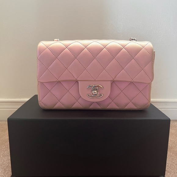 AUTHENTIC - CHANEL MINI - 21K PINK IRIDESCENT - Picture 2 of 11